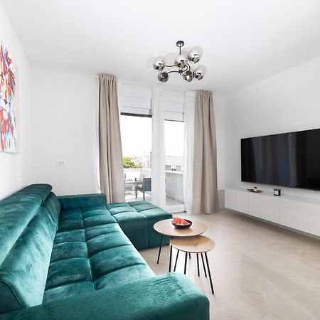 Bonaca Apartments With Terrace And Private Parking Kaštela المظهر الخارجي الصورة