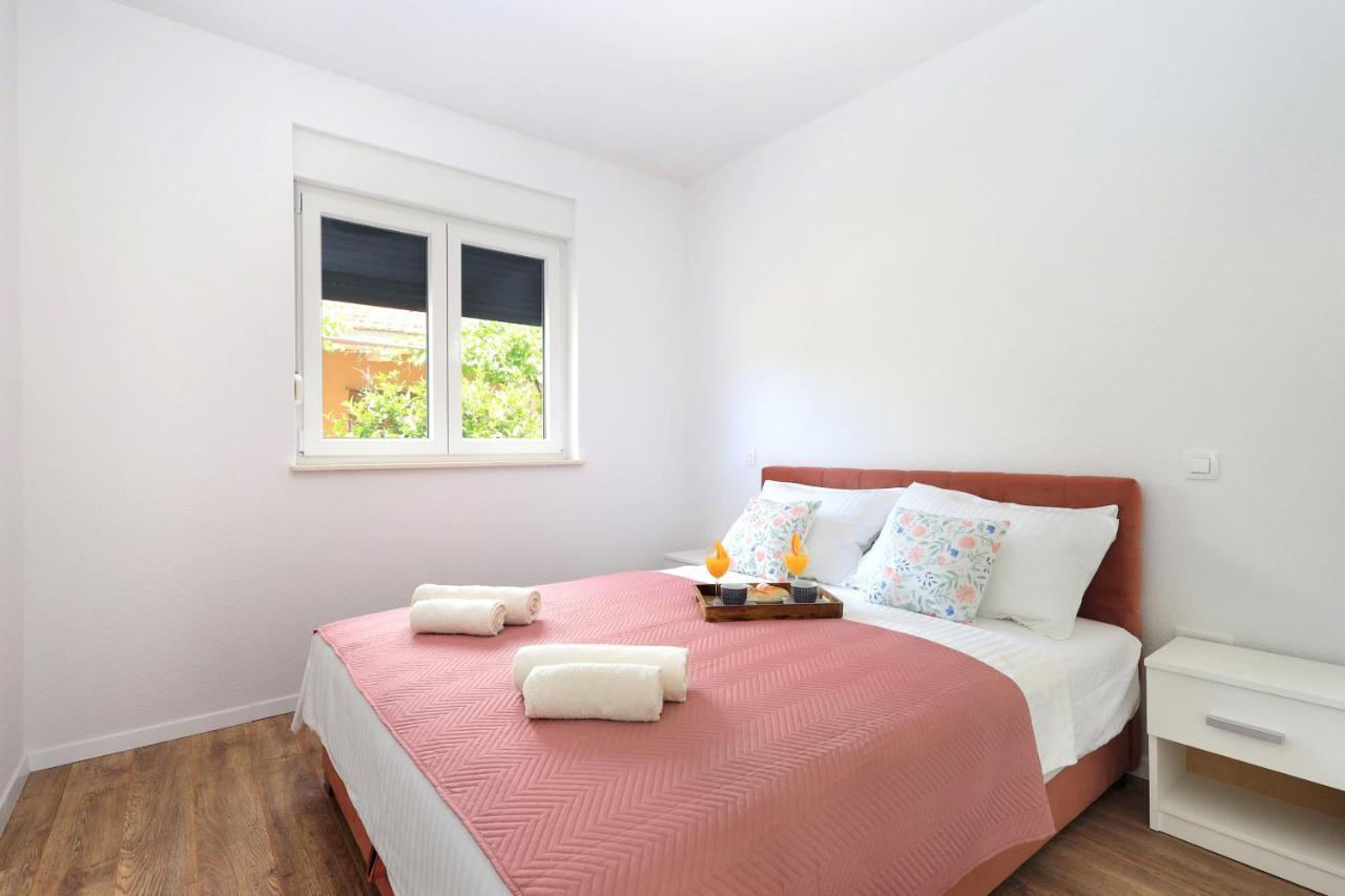 Bonaca Apartments With Terrace And Private Parking Kaštela المظهر الخارجي الصورة
