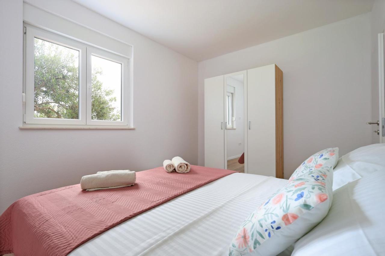 Bonaca Apartments With Terrace And Private Parking Kaštela المظهر الخارجي الصورة
