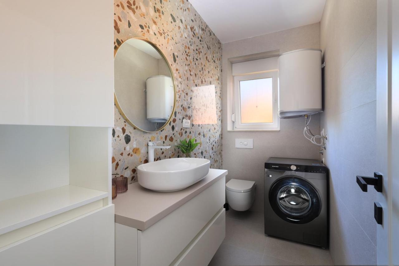 Bonaca Apartments With Terrace And Private Parking Kaštela المظهر الخارجي الصورة