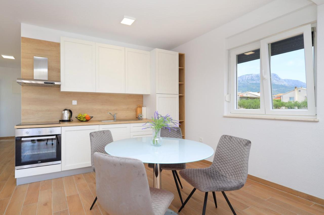 Bonaca Apartments With Terrace And Private Parking Kaštela المظهر الخارجي الصورة
