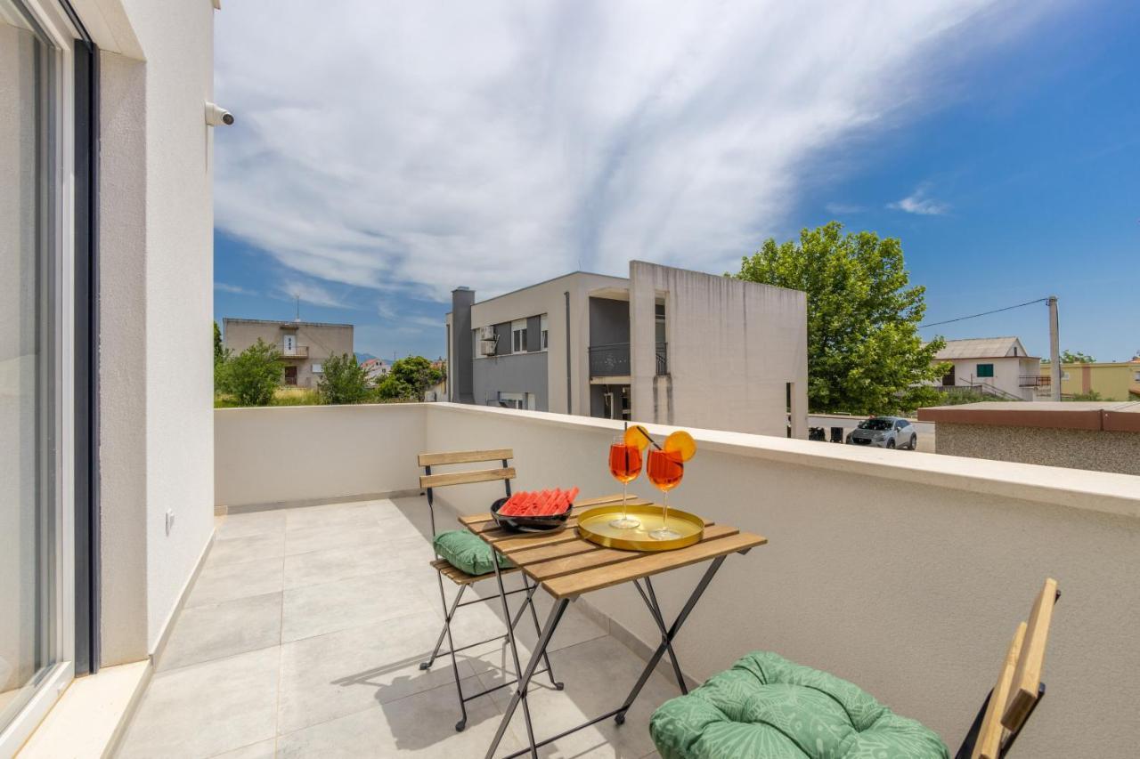 Bonaca Apartments With Terrace And Private Parking Kaštela المظهر الخارجي الصورة