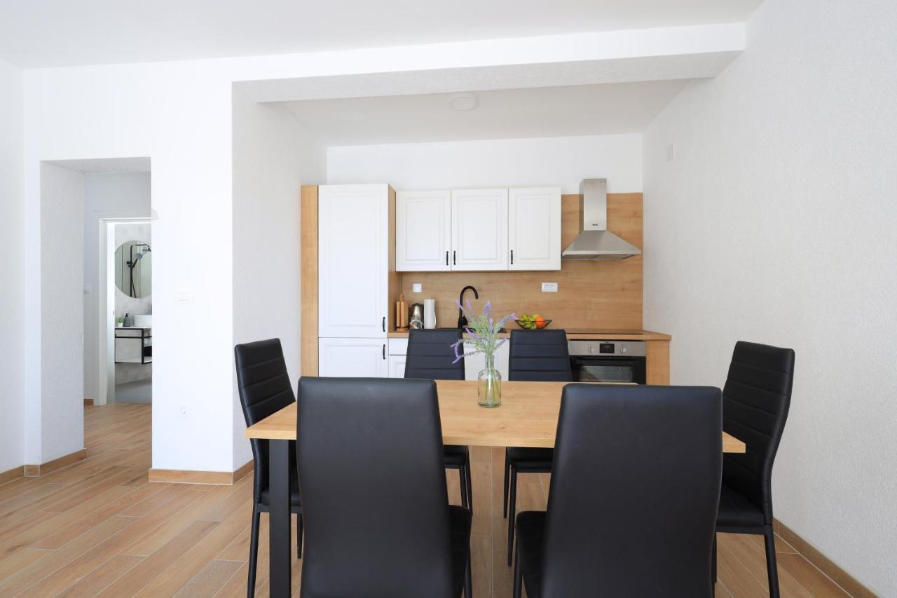 Bonaca Apartments With Terrace And Private Parking Kaštela المظهر الخارجي الصورة