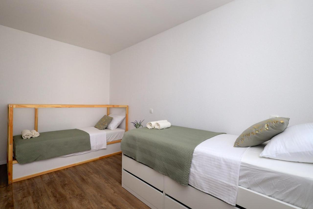 Bonaca Apartments With Terrace And Private Parking Kaštela المظهر الخارجي الصورة
