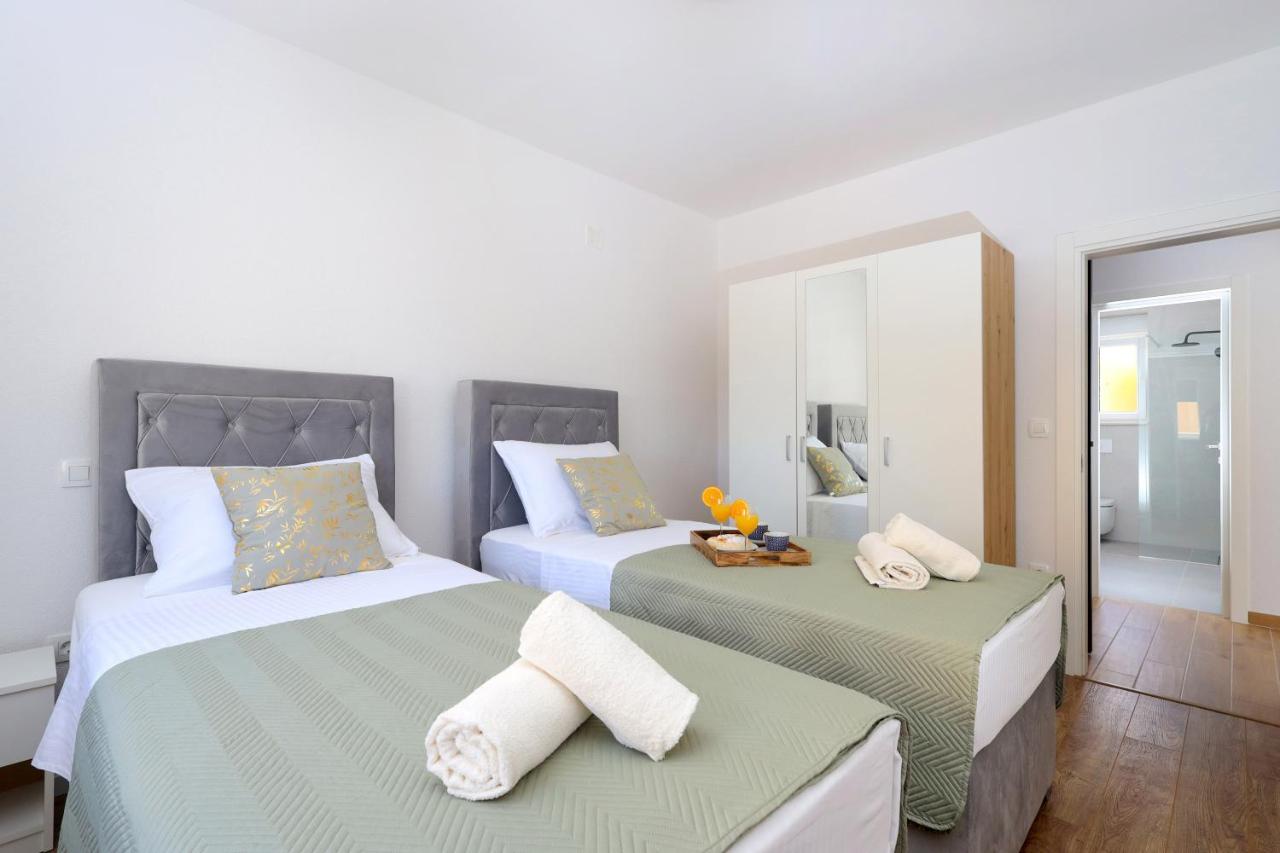 Bonaca Apartments With Terrace And Private Parking Kaštela المظهر الخارجي الصورة