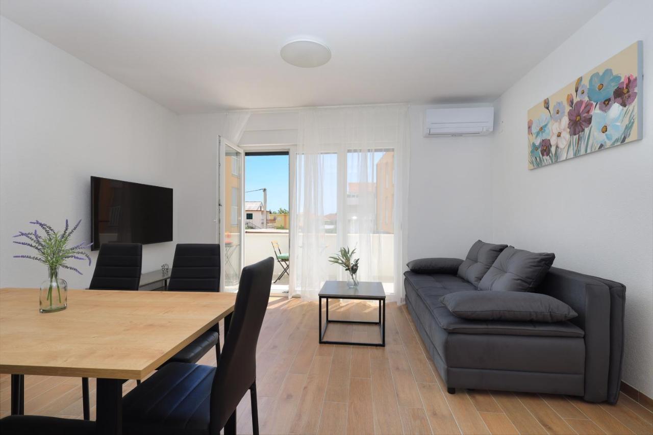 Bonaca Apartments With Terrace And Private Parking Kaštela المظهر الخارجي الصورة